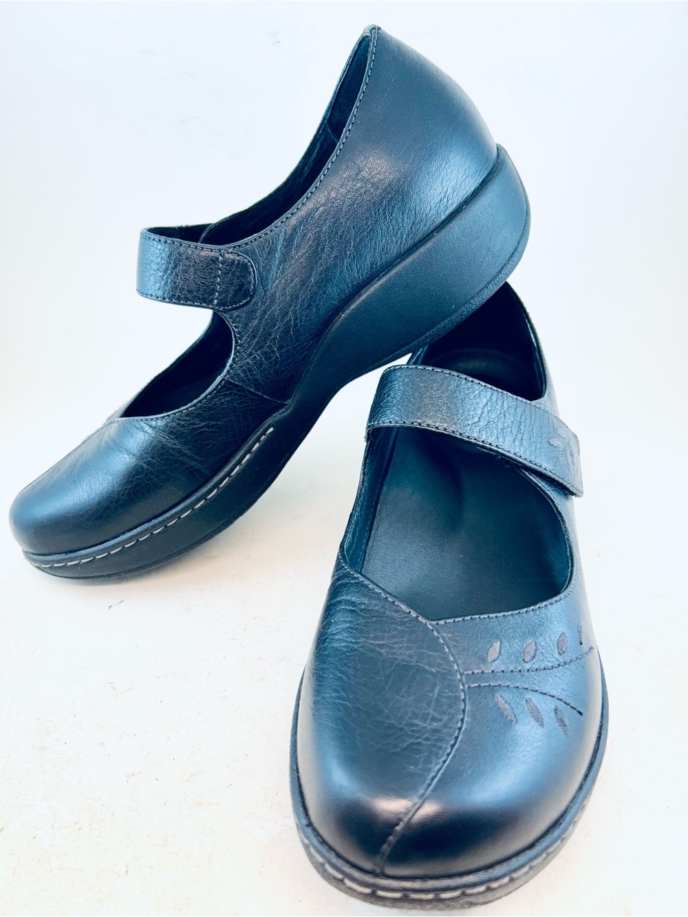 Dansko Black Leather Annie Embroidered Leaf Motif Mary Mary Janes sz 41 10.5 11